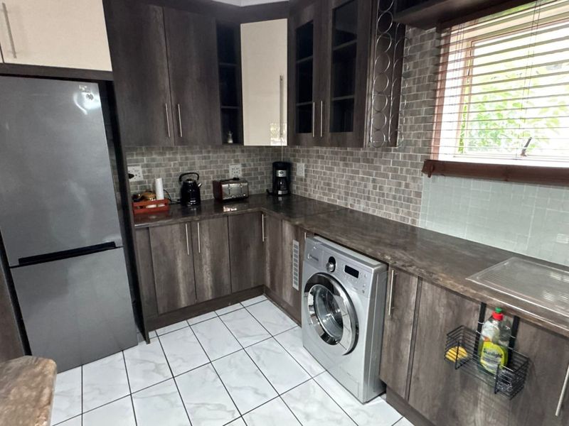 Apartment To Rent in Bryanston - Photo 4