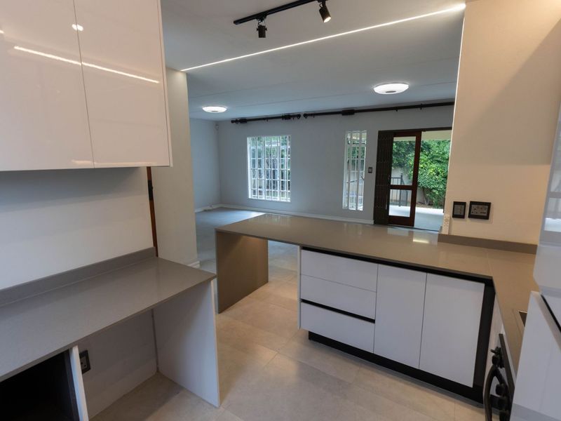 House For Sale in Olivedale - Photo 8