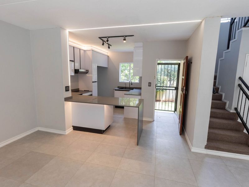 House For Sale in Olivedale - Photo 6