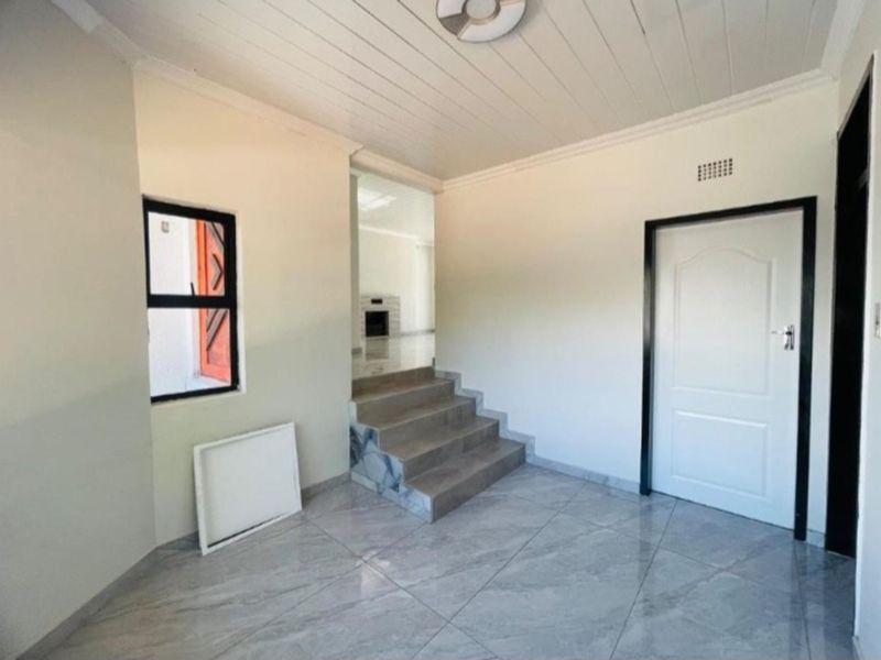 House For Sale in Meredale - Photo 7