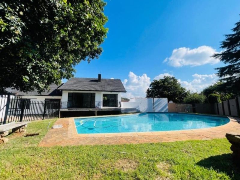 House For Sale in Meredale - Photo 2