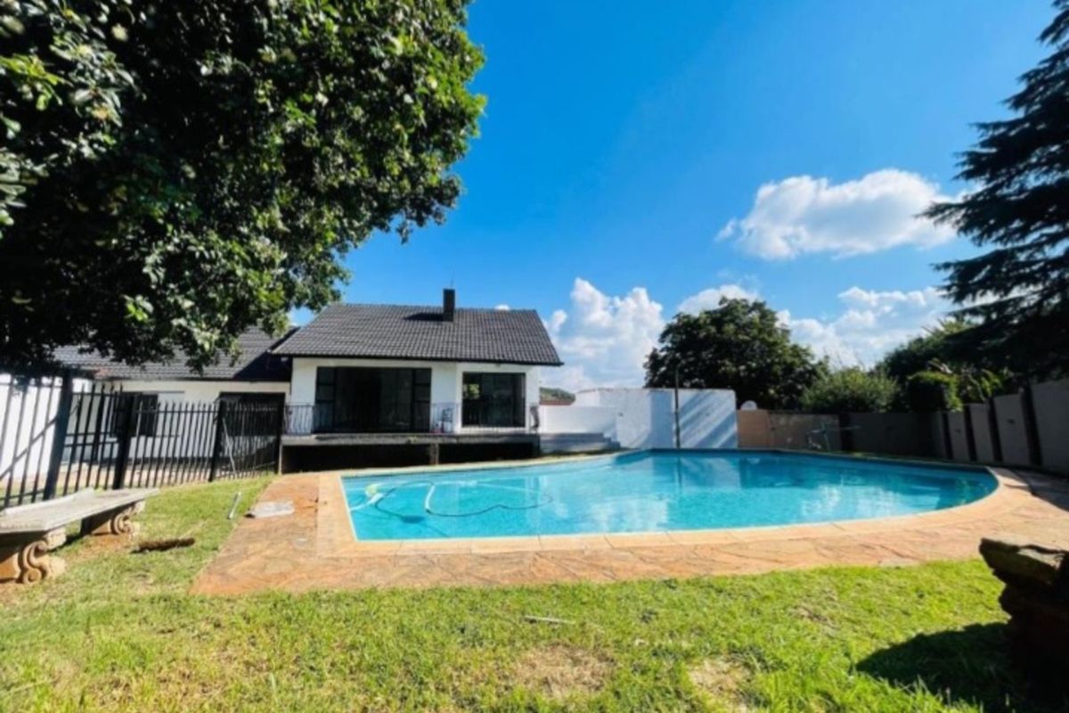 House For Sale in Meredale - Photo 2