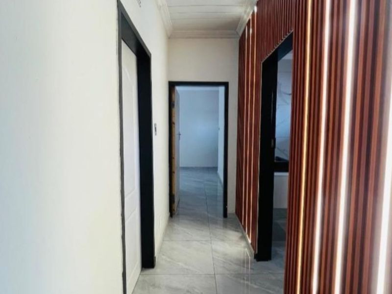 House For Sale in Meredale - Photo 8