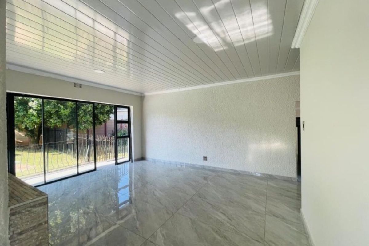 House For Sale in Meredale - Photo 5