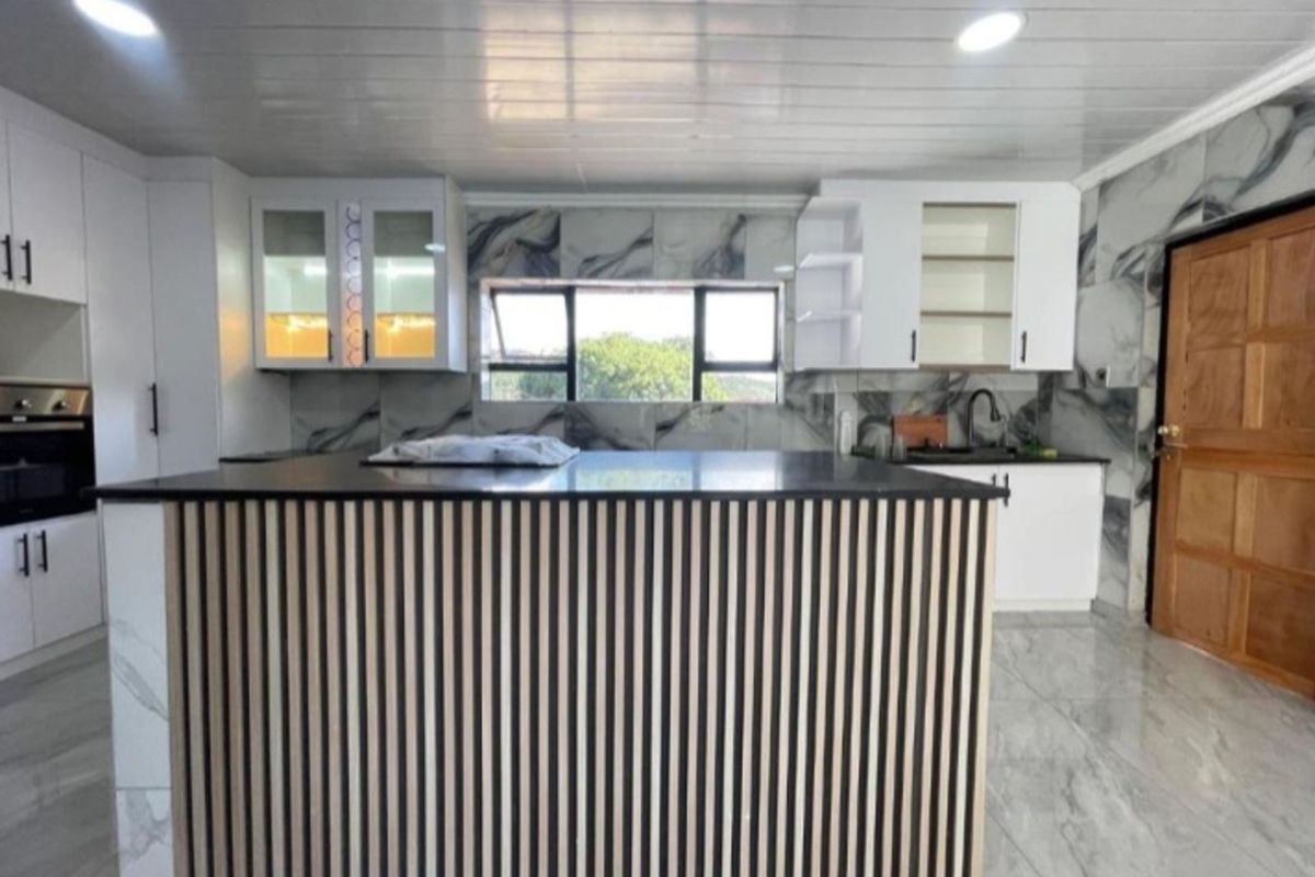 House For Sale in Meredale - Photo 3