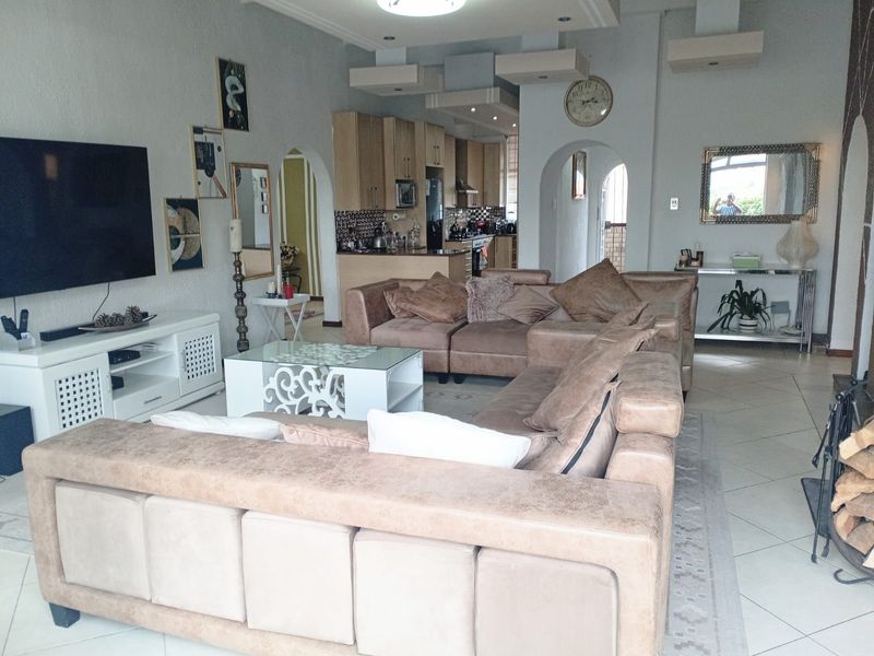 Apartment For Sale in Blackheath - Photo 2