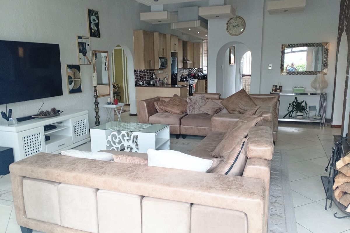 Apartment For Sale in Blackheath - Photo 2