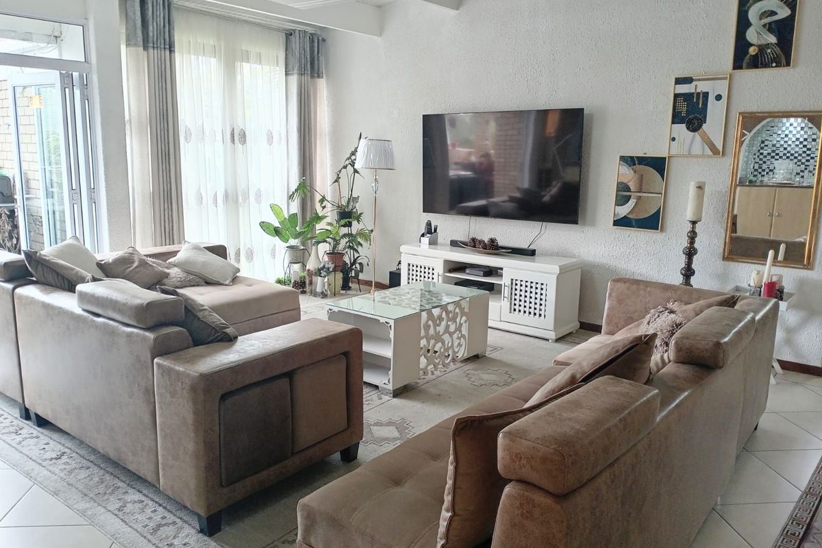 Apartment For Sale in Blackheath - Photo 3