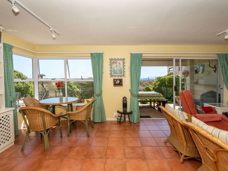 House For Sale in Woodbridge Island - Photo 8