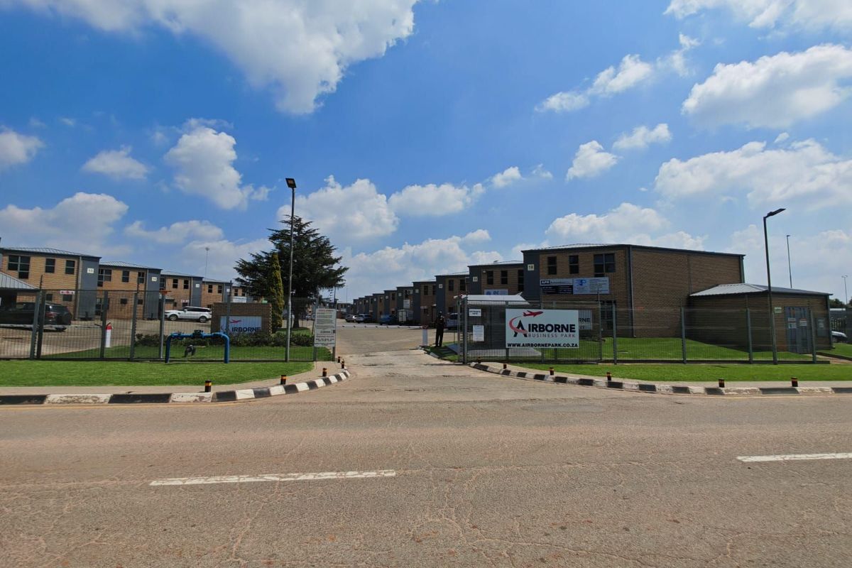 Industrial To Rent in Bartlett - Photo 2