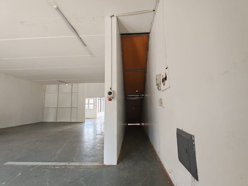 Industrial To Rent in Bartlett - Photo 7