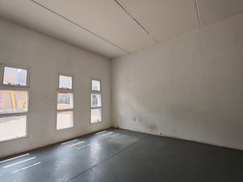 Industrial To Rent in Bartlett - Photo 10