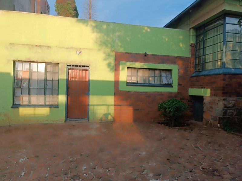 House For Sale in Yeoville - Photo 2