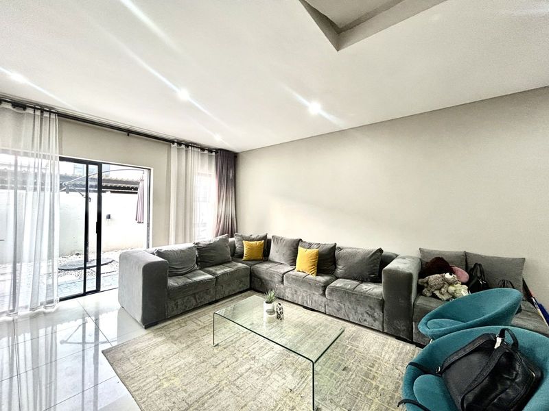 Townhouse To Rent in Equestria - Photo 2