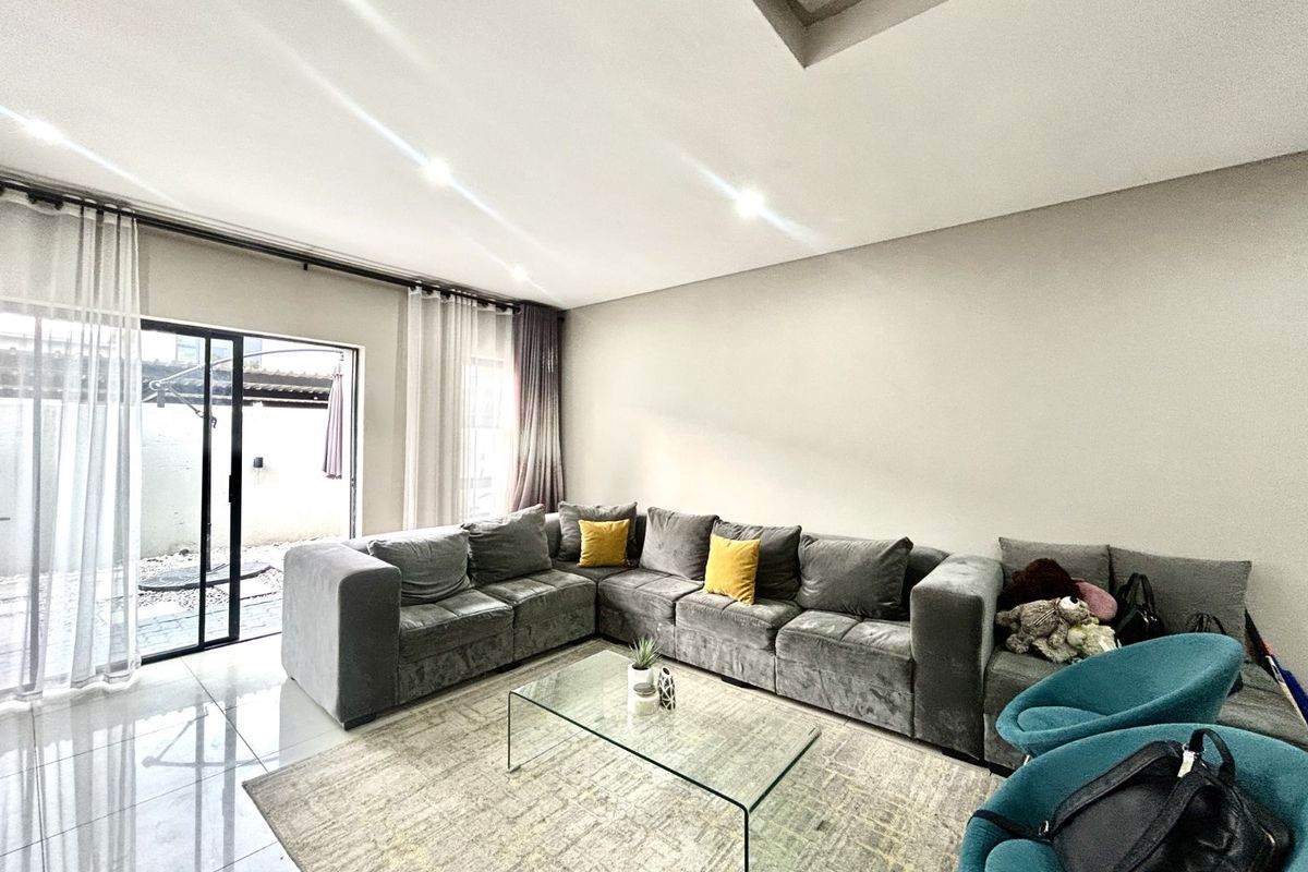 Townhouse To Rent in Equestria - Photo 2