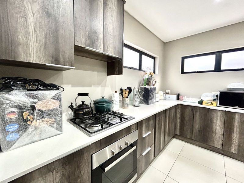 Townhouse To Rent in Equestria - Photo 7