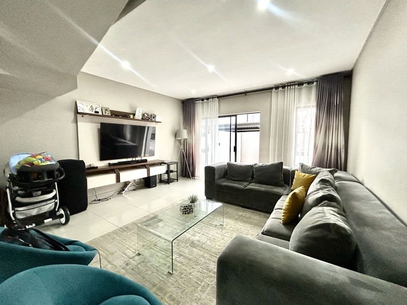 Townhouse To Rent in Equestria - Photo 4