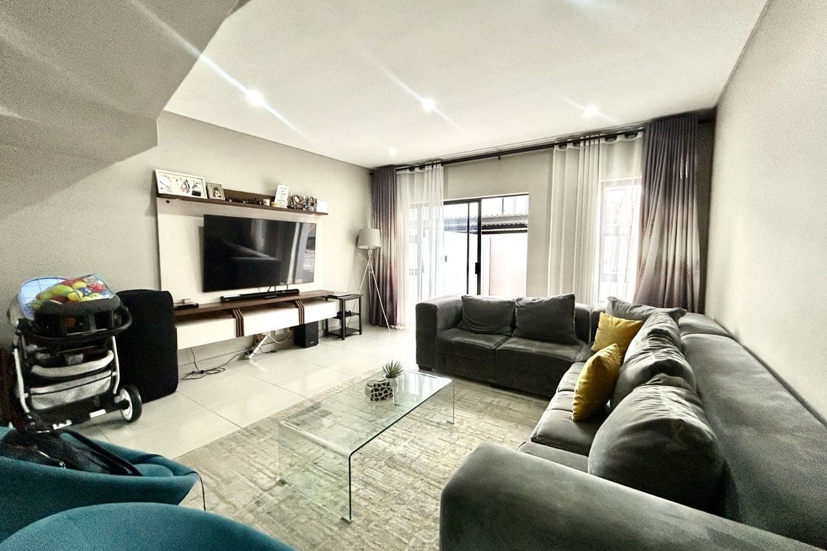 Townhouse To Rent in Equestria - Photo 4