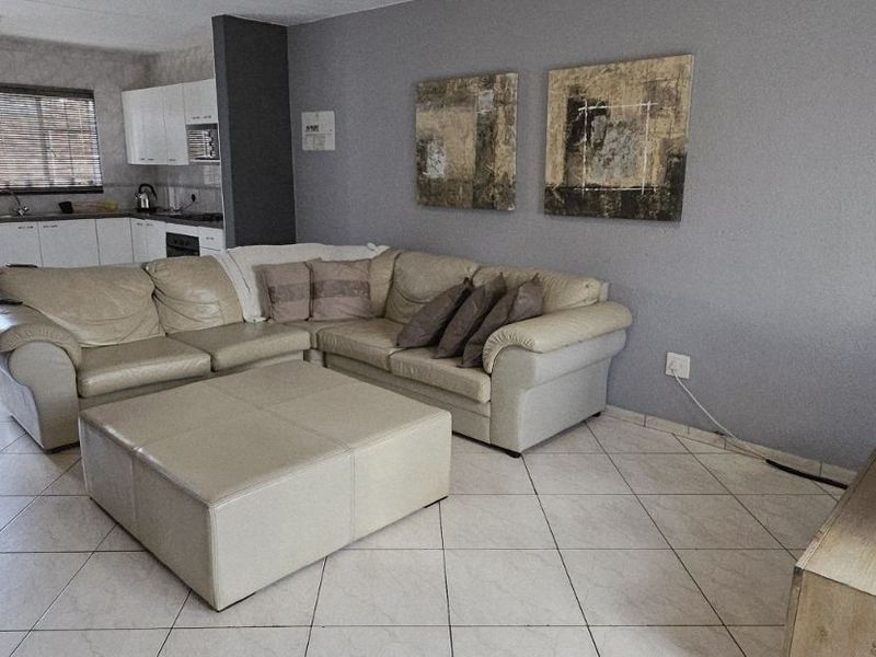 Townhouse For Sale in Bromhof - Photo 8