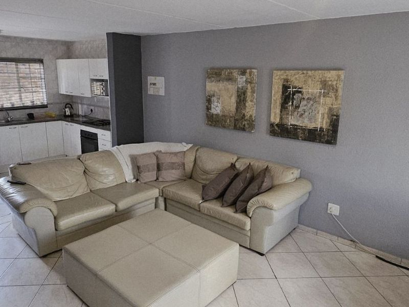 Townhouse For Sale in Bromhof - Photo 7