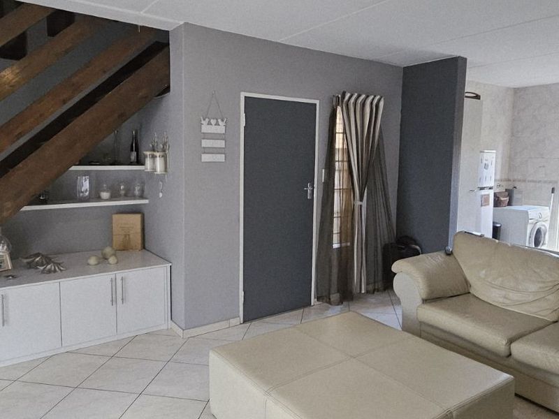 Townhouse For Sale in Bromhof - Photo 6