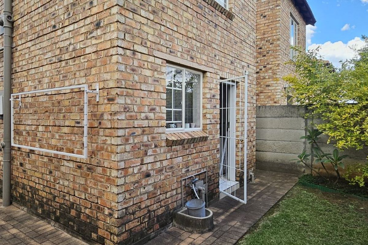 Townhouse For Sale in Bromhof - Photo 5