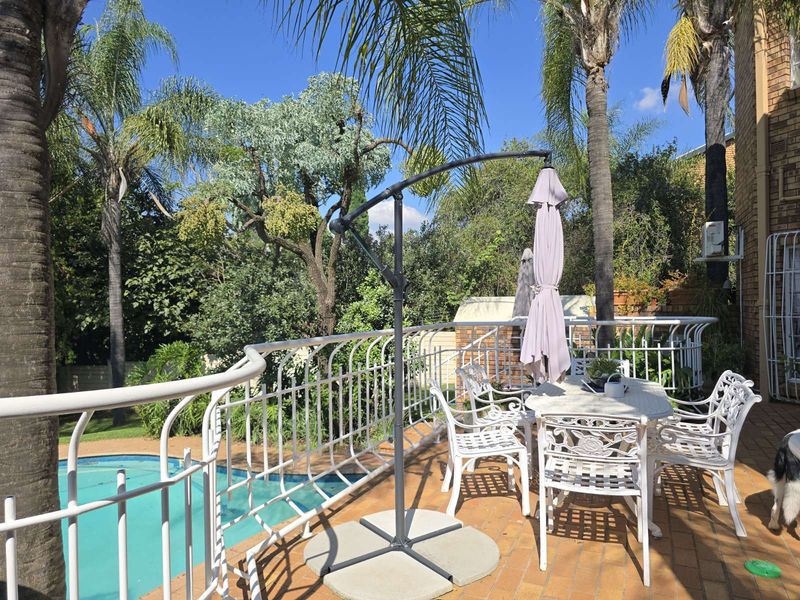 House For Sale in Zwartkop - Photo 2