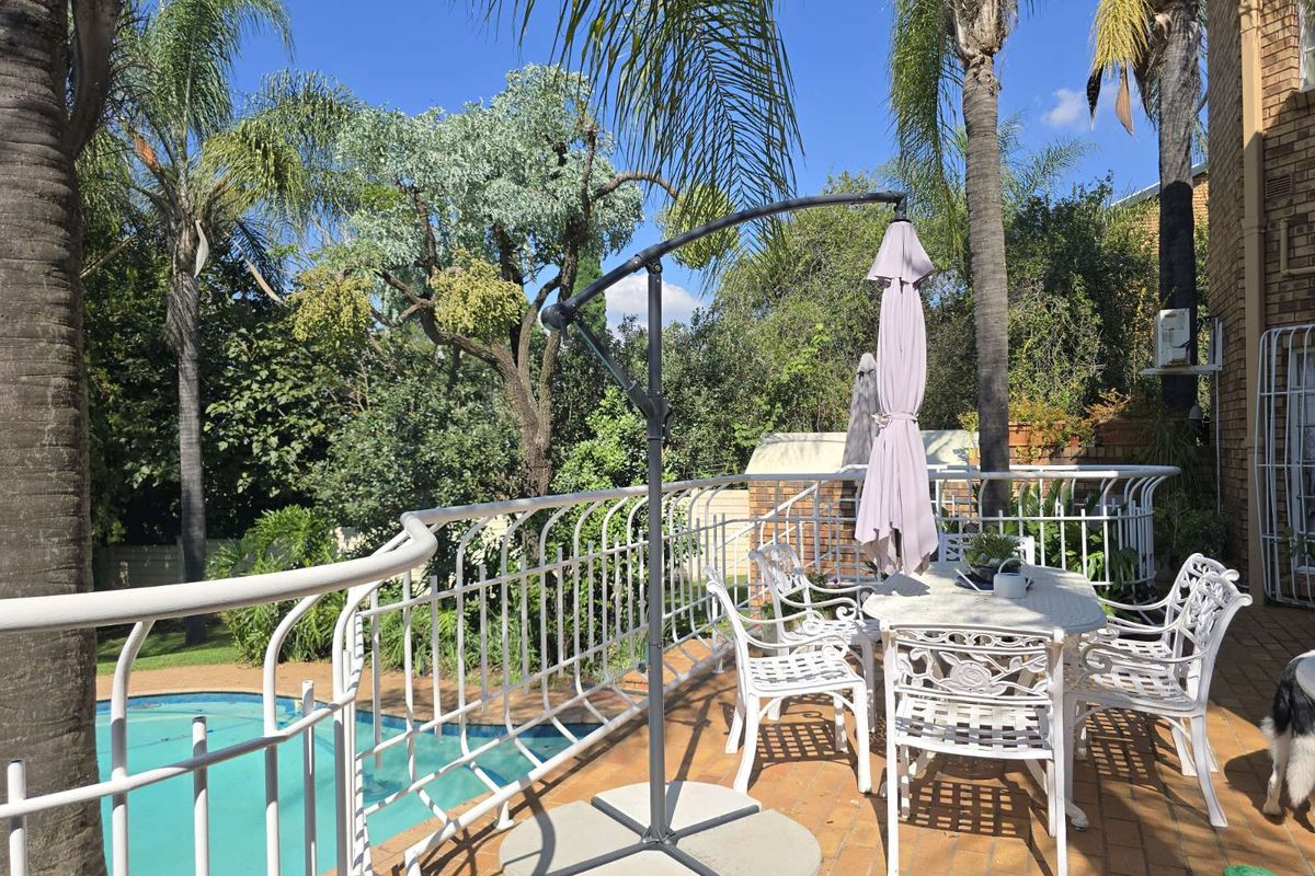 House For Sale in Zwartkop - Photo 2