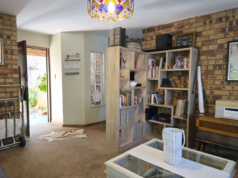 House For Sale in Zwartkop - Photo 5