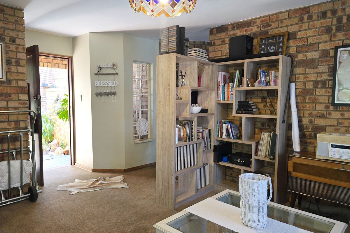 House For Sale in Zwartkop - Photo 5