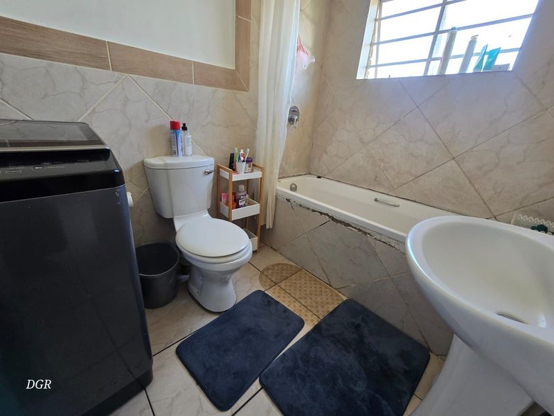 House For Sale in Diamant Park - Photo 8