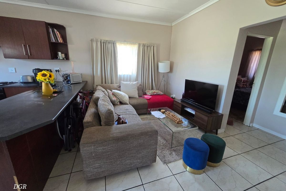 House For Sale in Diamant Park - Photo 2