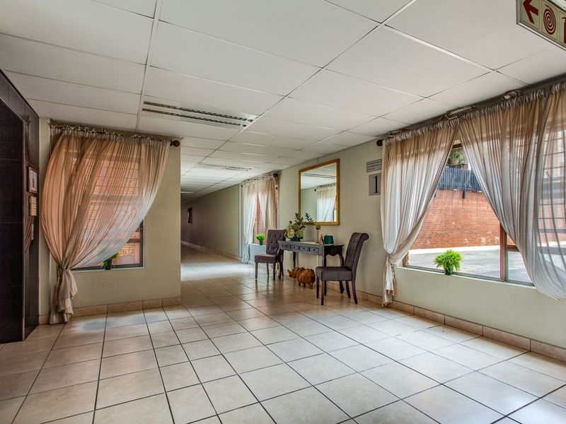 Apartment For Sale in Featherbrooke Hills Retirement Village - Photo 2