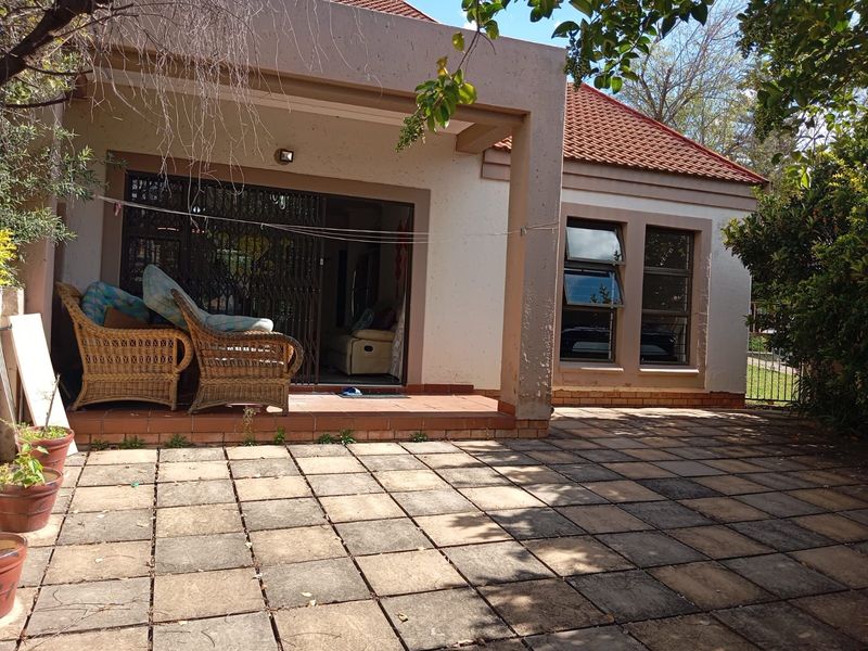 Townhouse For Sale in Broadacres - Photo 2