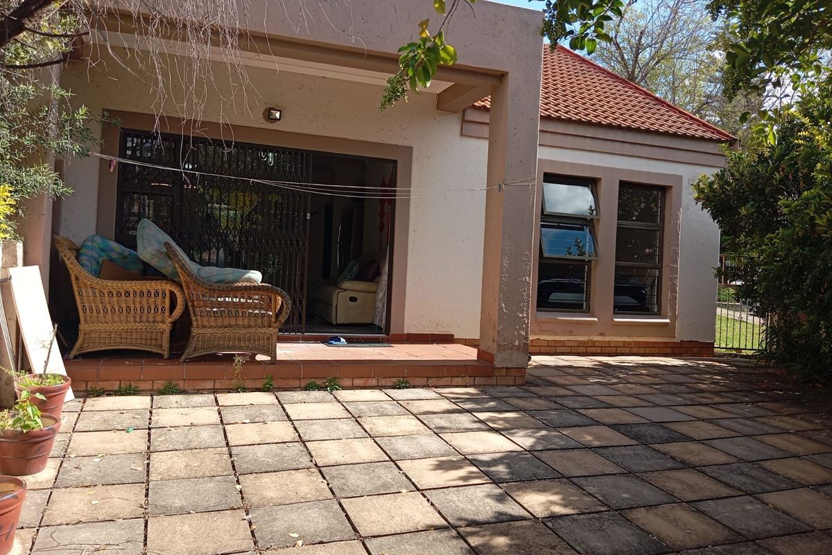 Townhouse For Sale in Broadacres - Photo 2