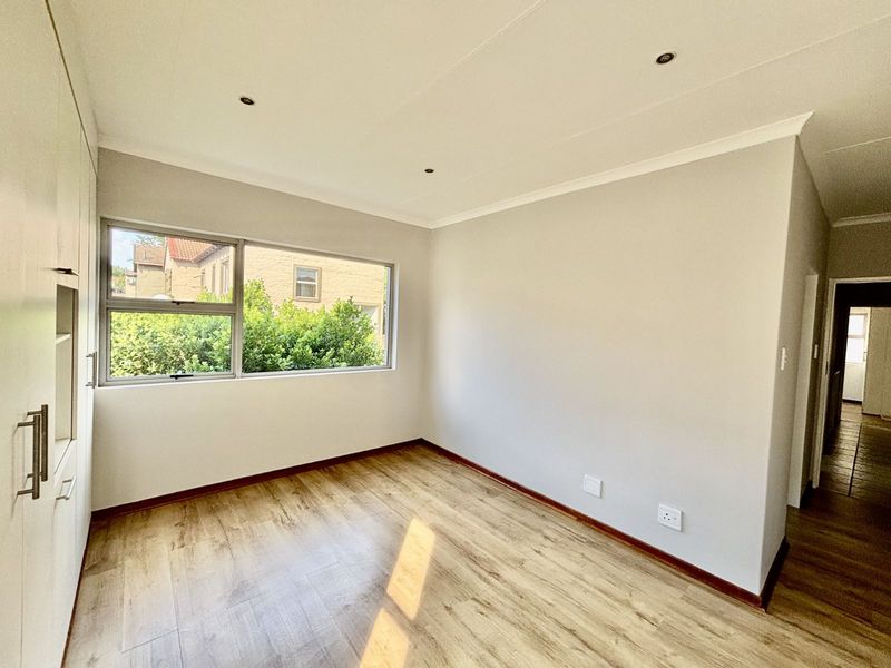 Townhouse For Sale in Olympus AH - Photo 8