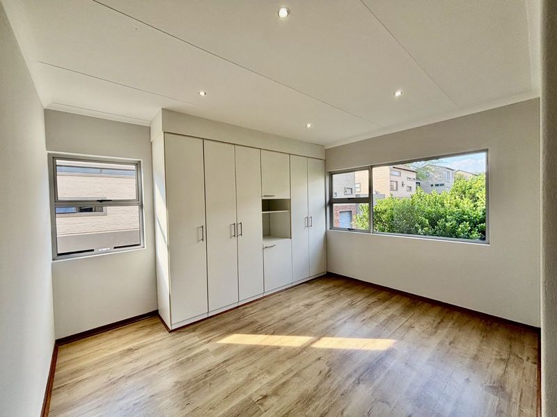 Townhouse For Sale in Olympus AH - Photo 7