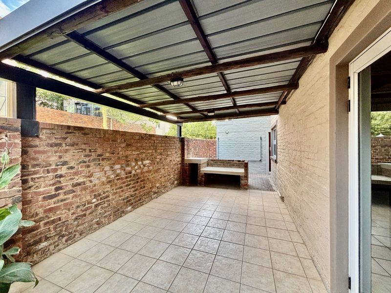 Townhouse For Sale in Olympus AH - Photo 4