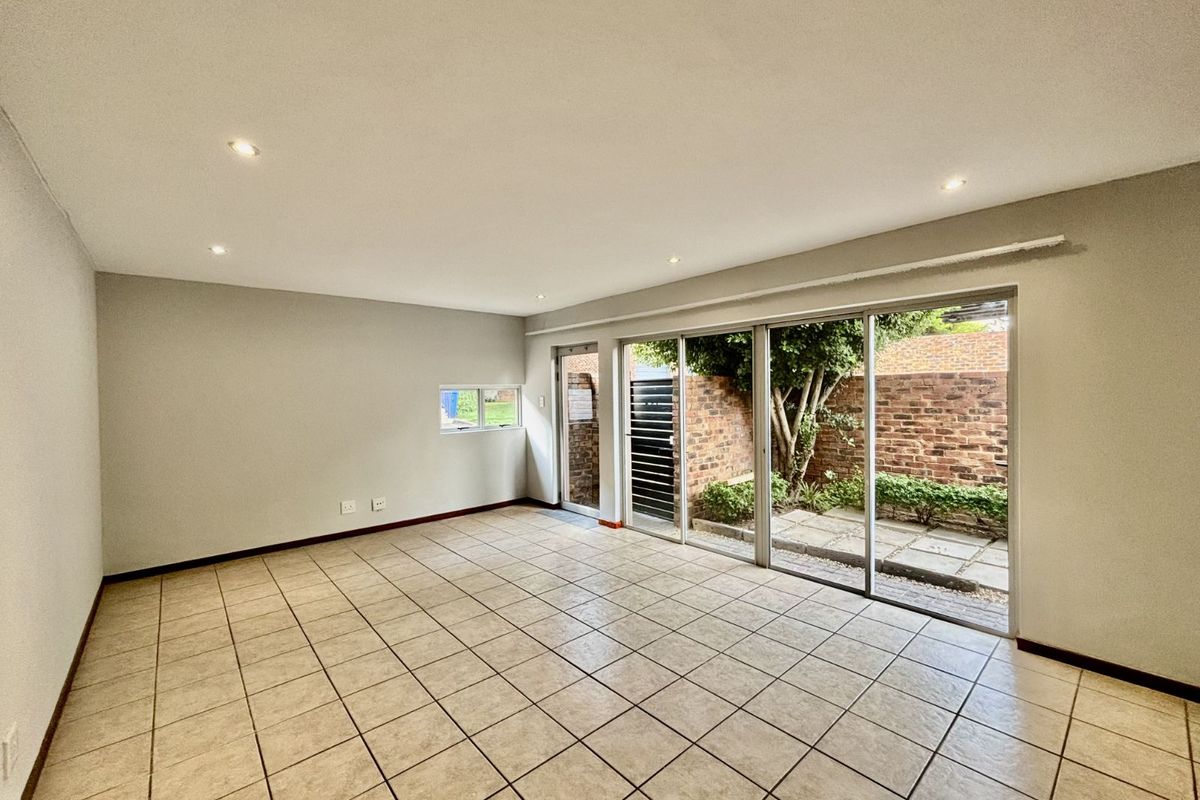 Townhouse For Sale in Olympus AH - Photo 5