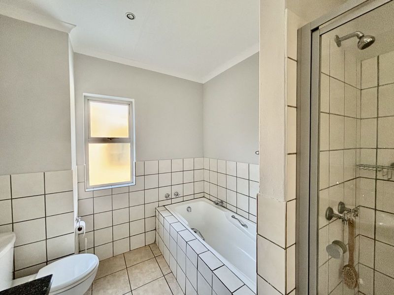 Townhouse For Sale in Olympus AH - Photo 10