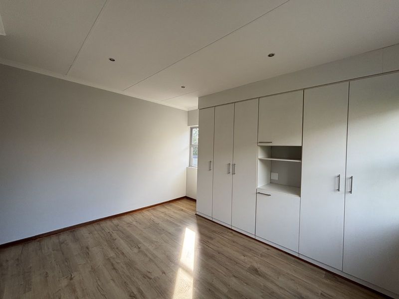 Townhouse For Sale in Olympus AH - Photo 9