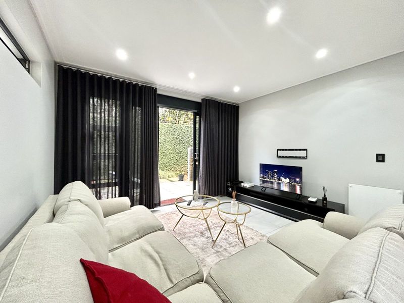 Apartment To Rent in Menlo Park - Photo 2