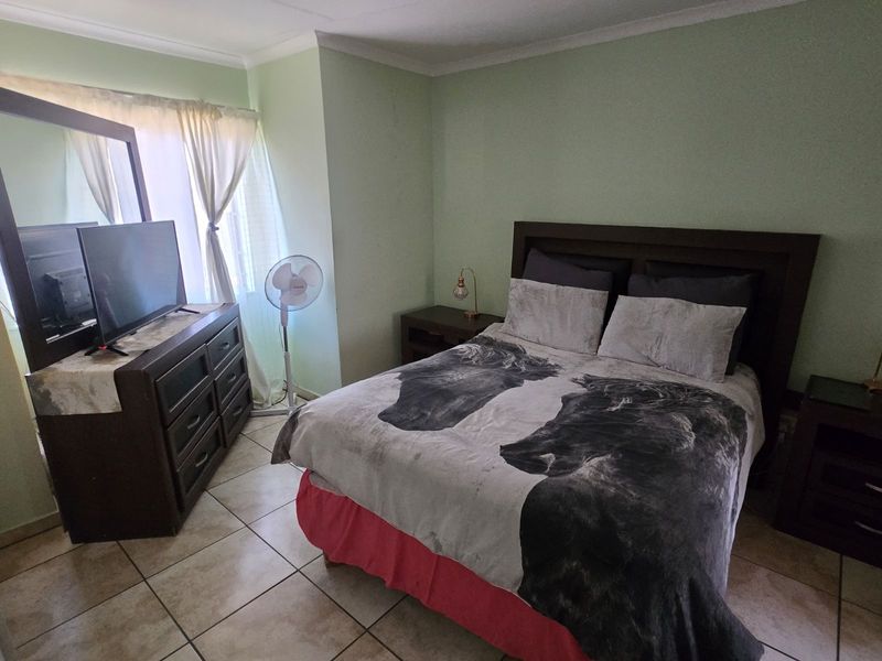 Townhouse For Sale in Willowbrook - Photo 6