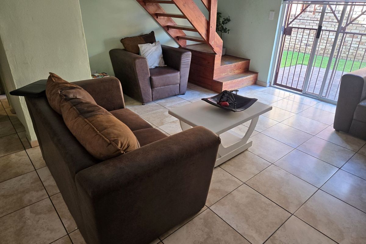 Townhouse For Sale in Willowbrook - Photo 3