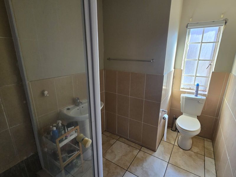 Townhouse For Sale in Willowbrook - Photo 8