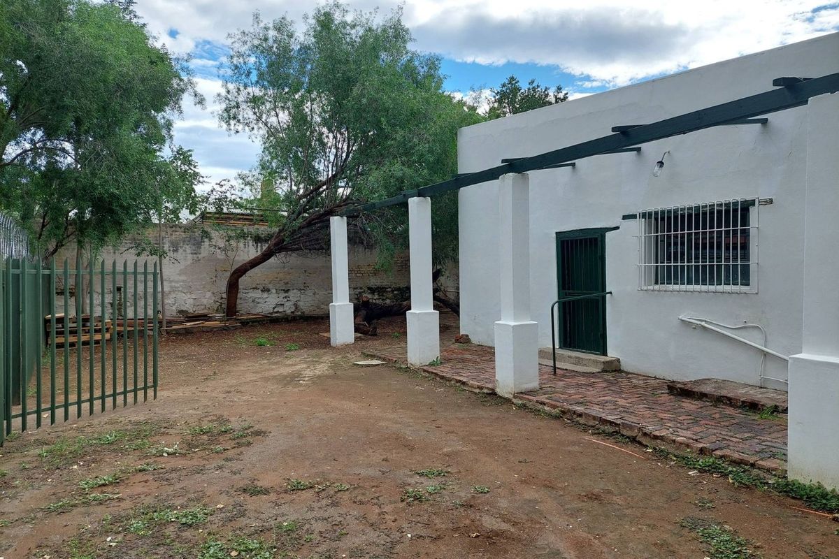 Apartment To Rent in Graaff-Reinet Central - Photo 3