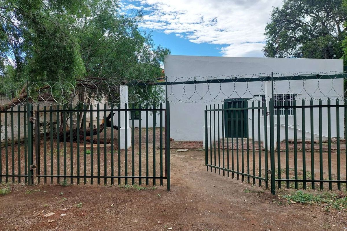 Apartment To Rent in Graaff-Reinet Central - Photo 2