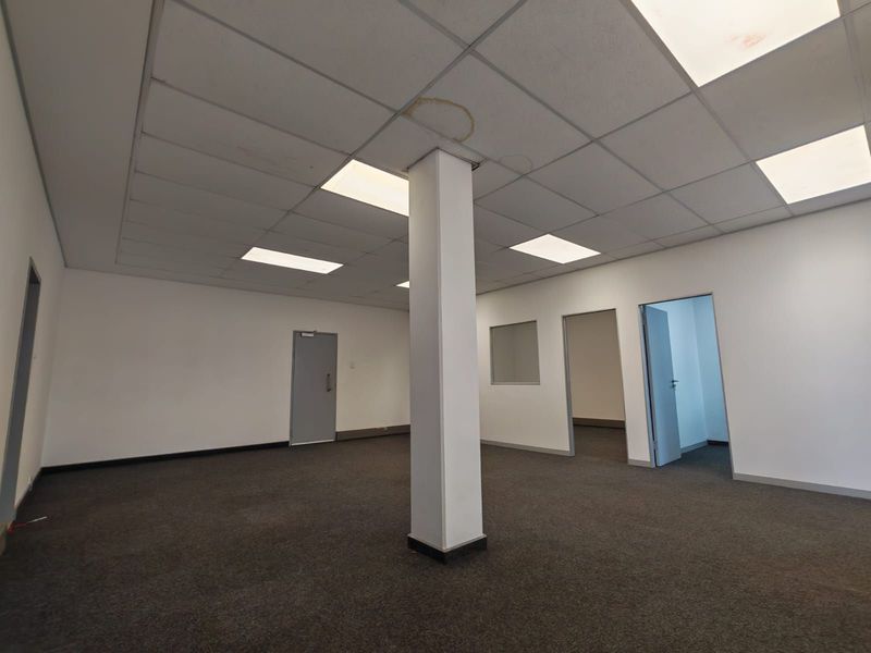 Office To Rent in Glen Marais - Photo 8