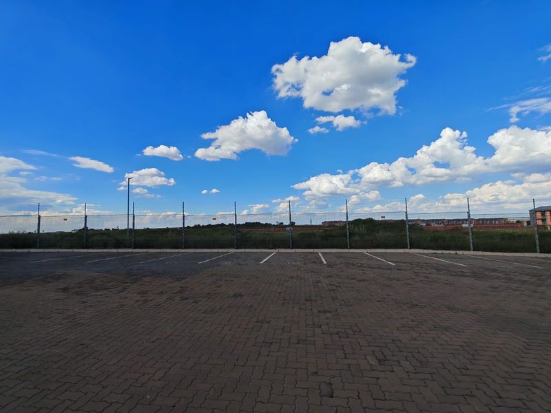 Office To Rent in Glen Marais - Photo 3