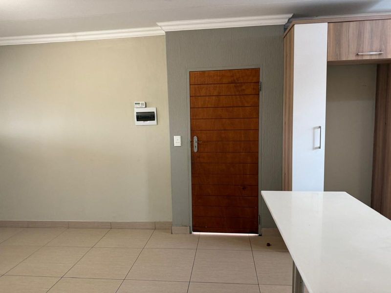 Townhouse For Sale in Pretoria West - Photo 7